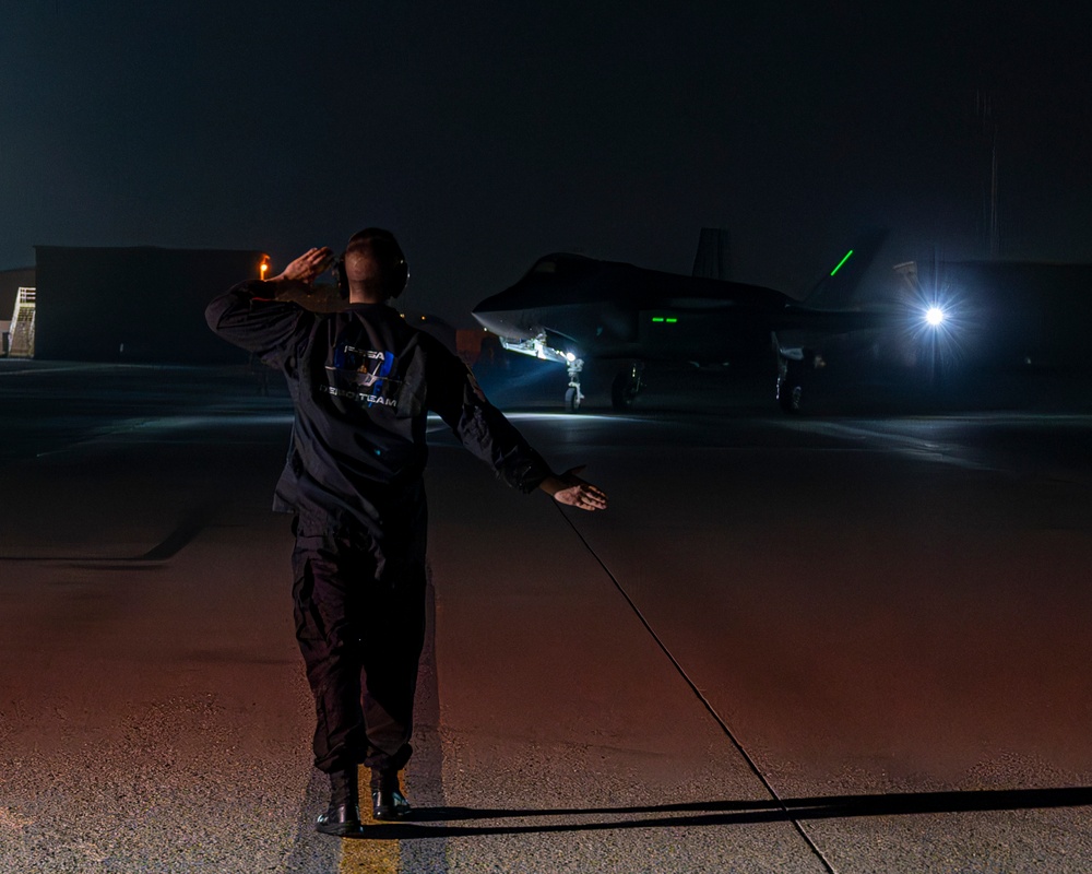 F-35A Demonstration Team Arrives at Dubai Airshow