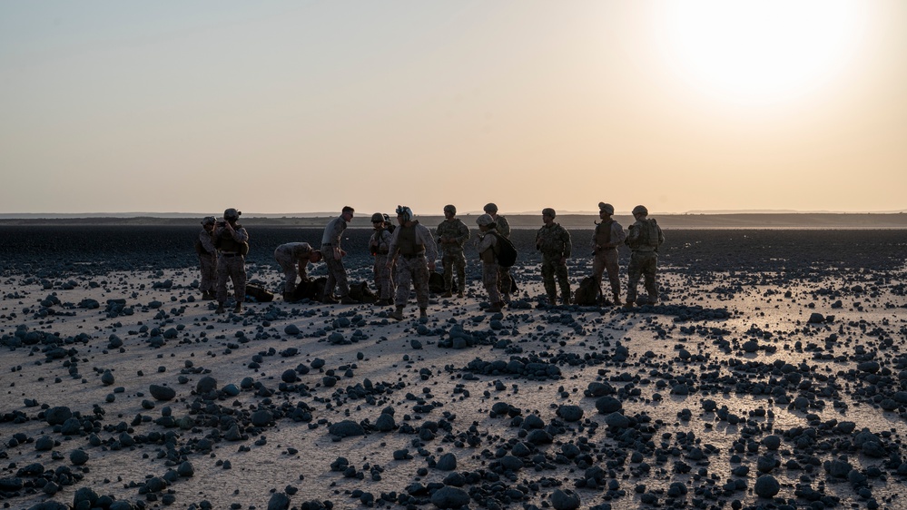 External lift training enhances readiness of U.S. forces in East Africa