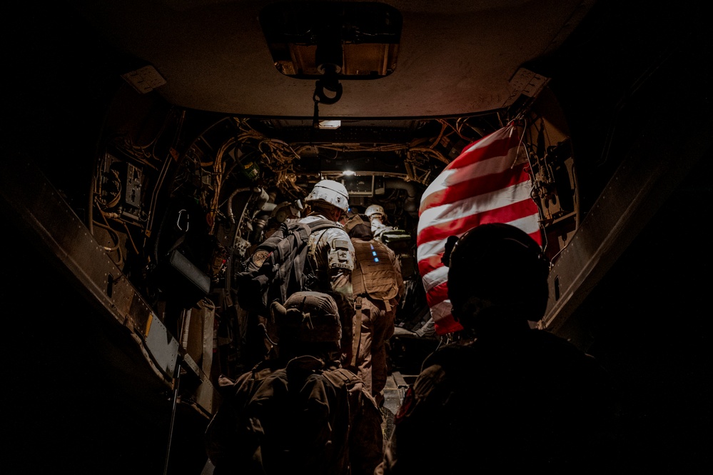 External lift training enhances readiness of U.S. forces in East Africa