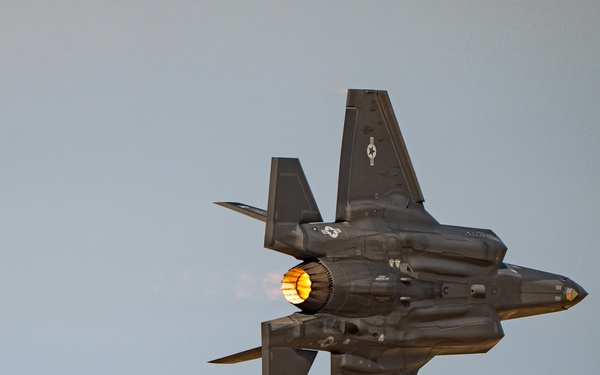 F-35A Lightning II performs over Dubai Airshow