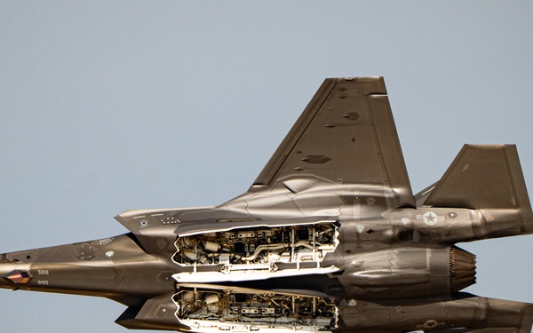 F-35A Lightning II performs over Dubai Airshow