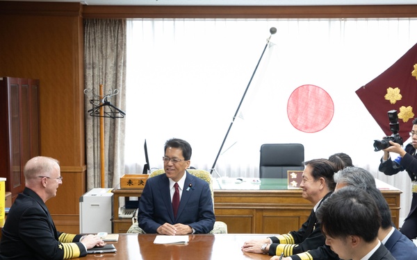 CNO Meets with Senior Leaders in Japan's Ministry of Defense