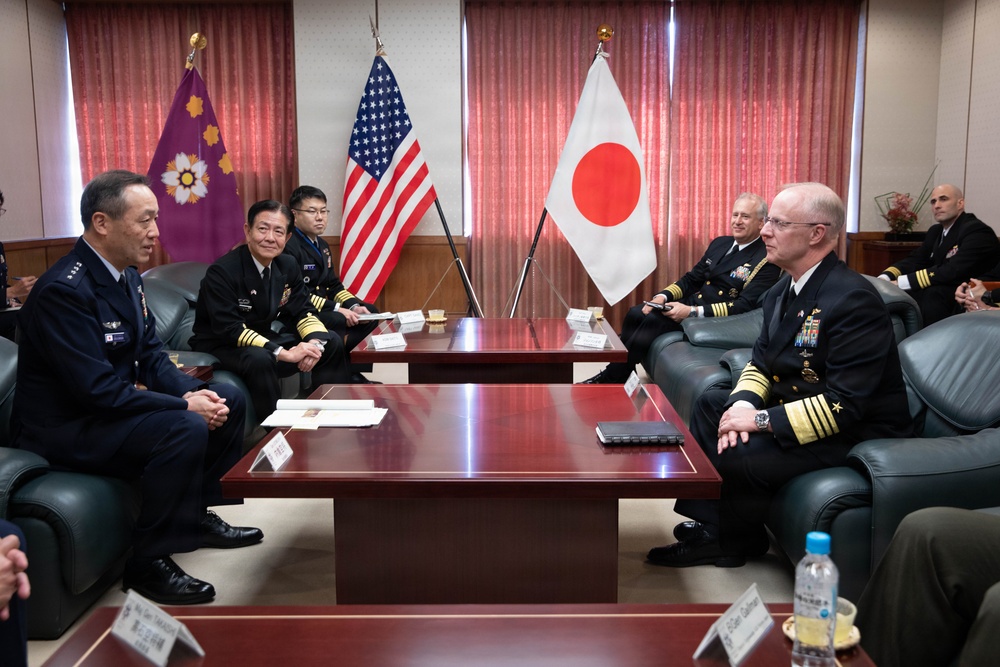 CNO Meets with Senior Leaders in Japan's Ministry of Defense
