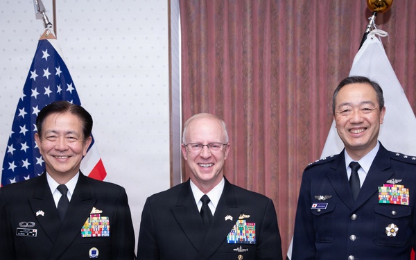 CNO Meets with Senior Leaders in Japan's Ministry of Defense