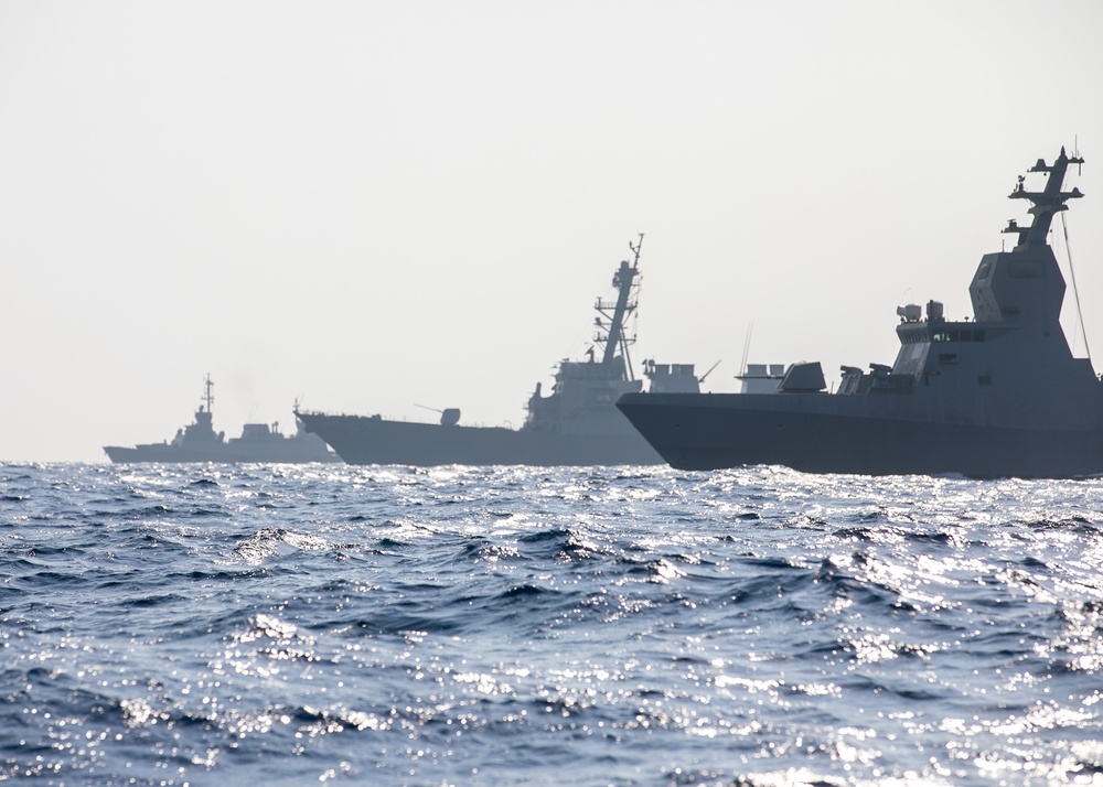 USS Mitscher (DDG 57) conducts PASSEX with INS Magen and INS Hanit of the Israel Defense Force