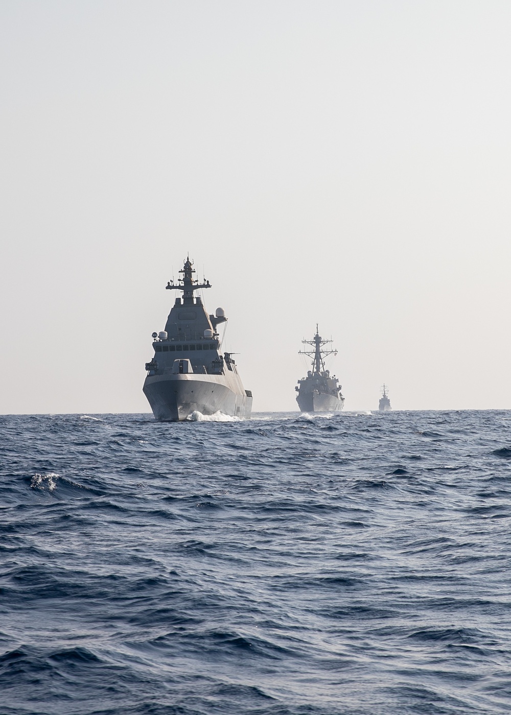 USS Mitscher (DDG 57) sails in formation with INS Magen and INS Hanit of the Israel Defense Force