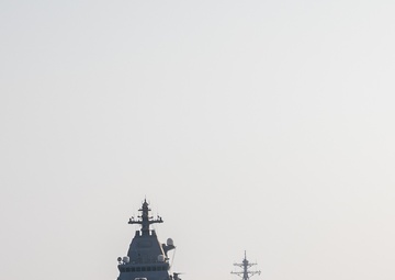 USS Mitscher (DDG 57) sails in formation with INS Magen and INS Hanit of the Israel Defense Force