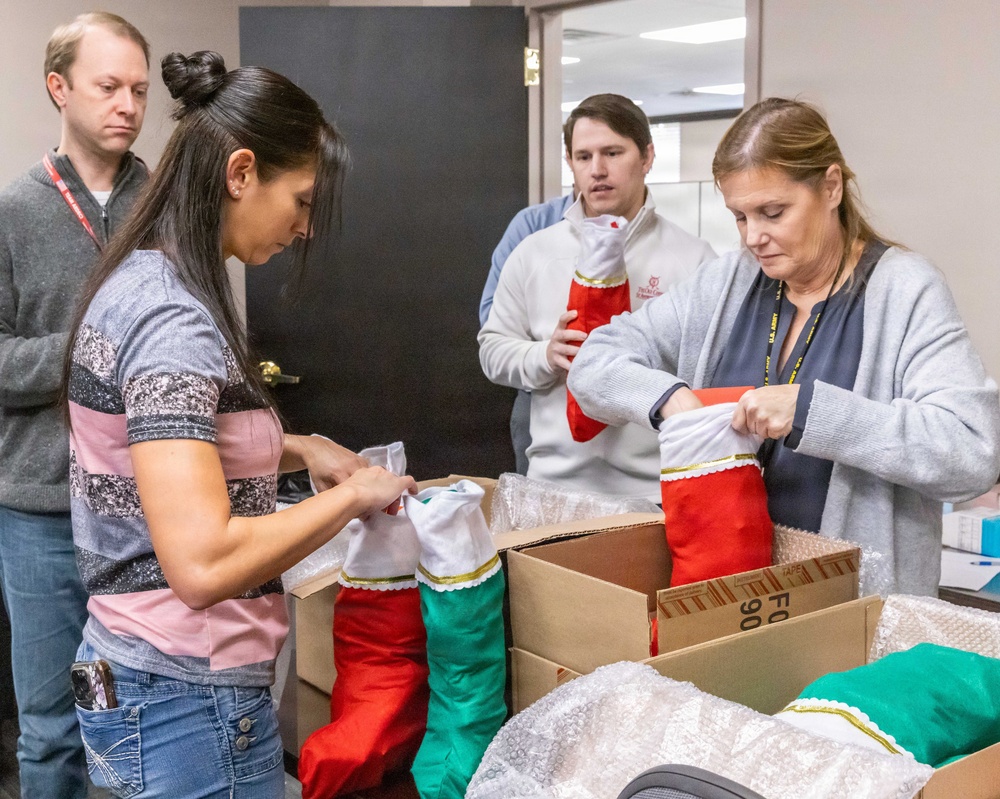 Spreading holiday cheer: JPEO A&amp;A DoI team sends Christmas stockings to deployed U.S. Special Forces