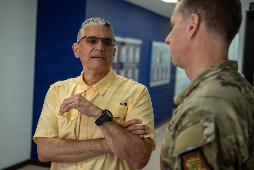Maj. Gen. Mineau visits 156th Wing
