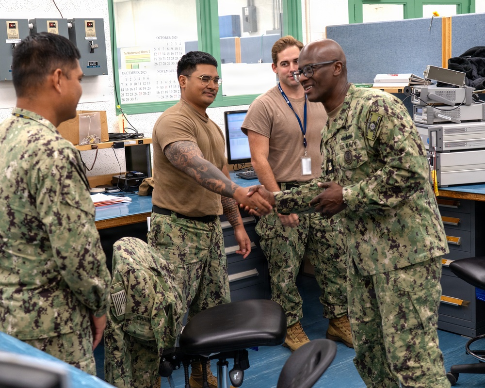 FLTCM Davis visits PHNSY &amp; IMF