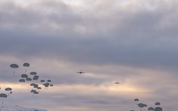 Back to the Arctic: 2/11 IBCT (Airborne) Jumps into Alaska to Close Arctic Aloha 26