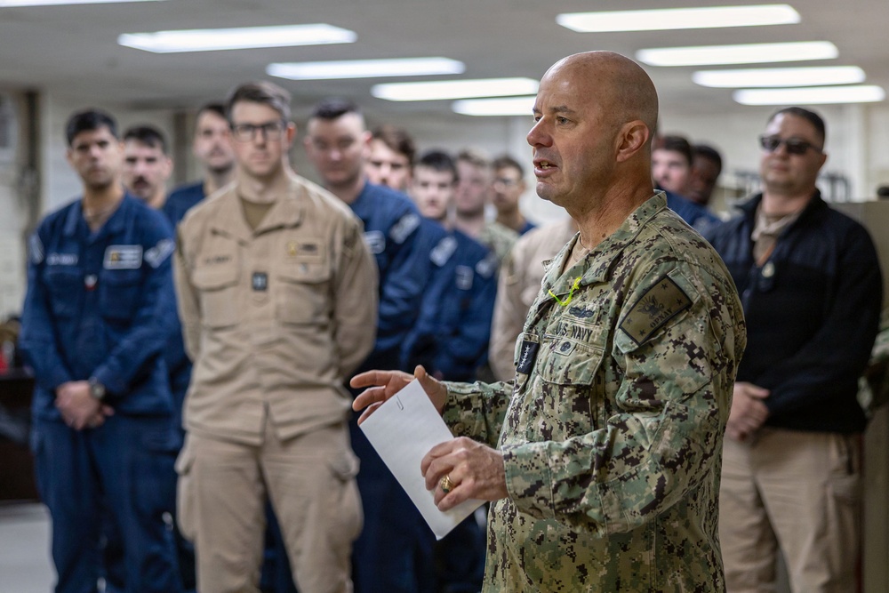 Vice Chief of Naval Operations Visits PNSY