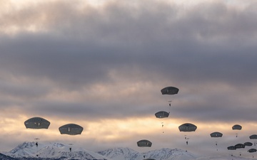 Back to the Arctic: 2/11 IBCT (Airborne) Jumps into Alaska to Close Arctic Aloha 26