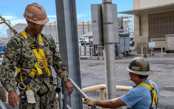 Shipyard and Sailors conduct aloft training at PHNSY &amp; IMF