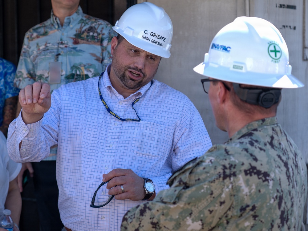 Deputy Assistant Secretary of the Navy for Energy visits PHNSY &amp; IMF