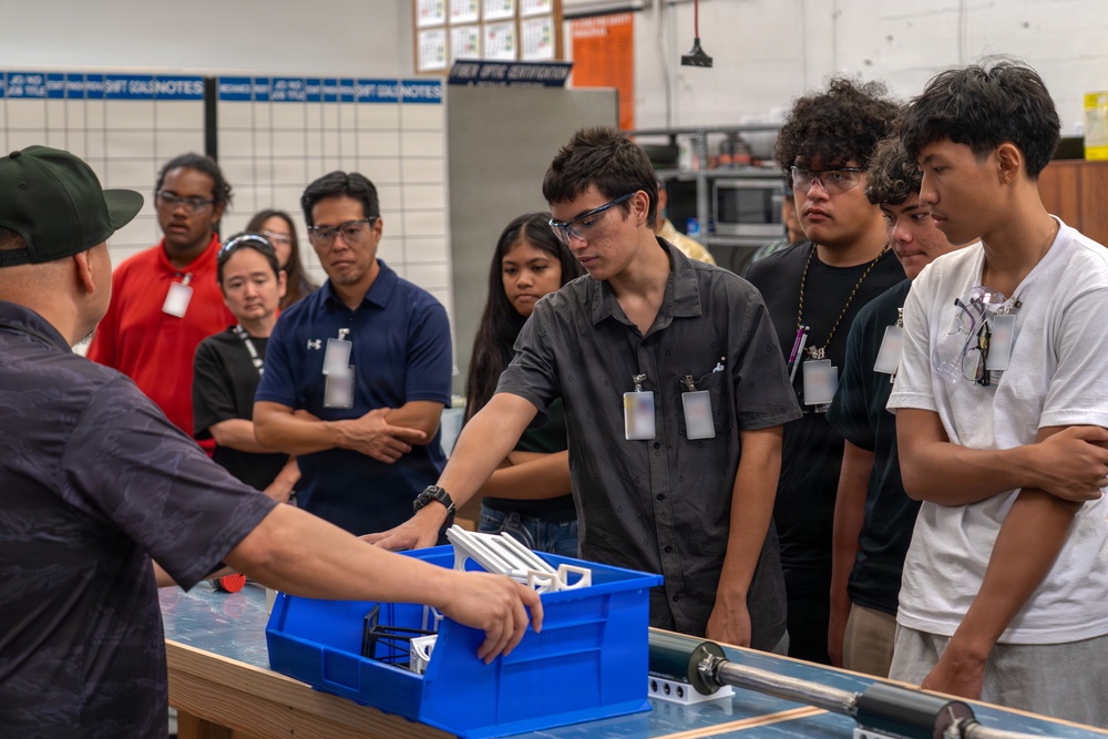 McKinley High School students tour PHNSY &amp; IMF