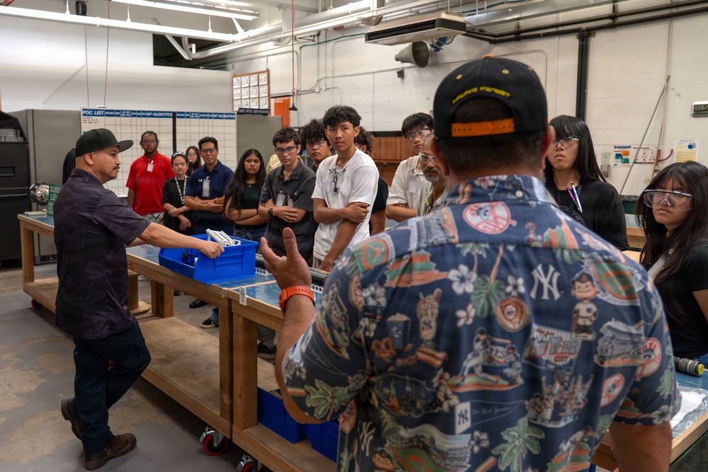 McKinley High School students tour PHNSY &amp; IMF