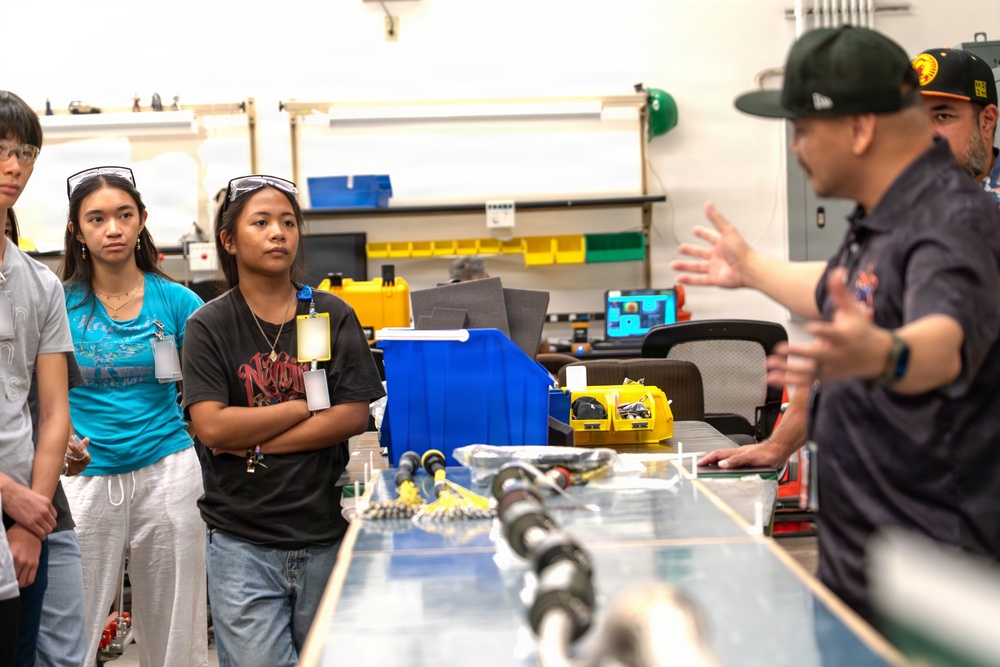 McKinley High School students tour PHNSY &amp; IMF