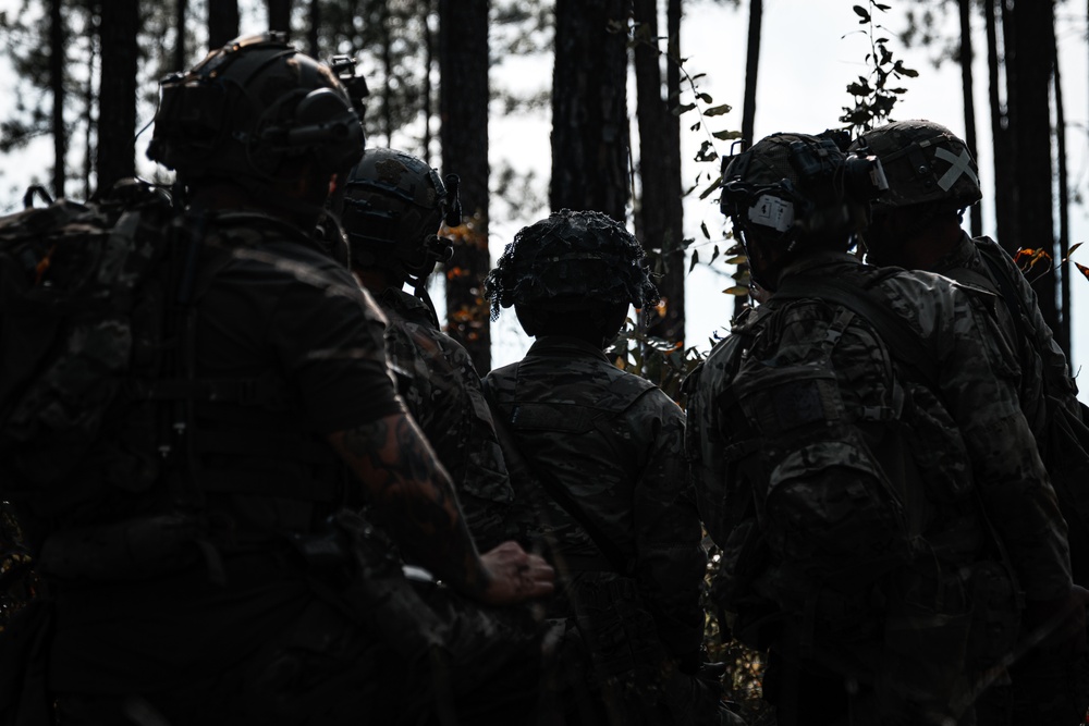 Special Operations Forces Train With Conventional Units During Validation Exercise