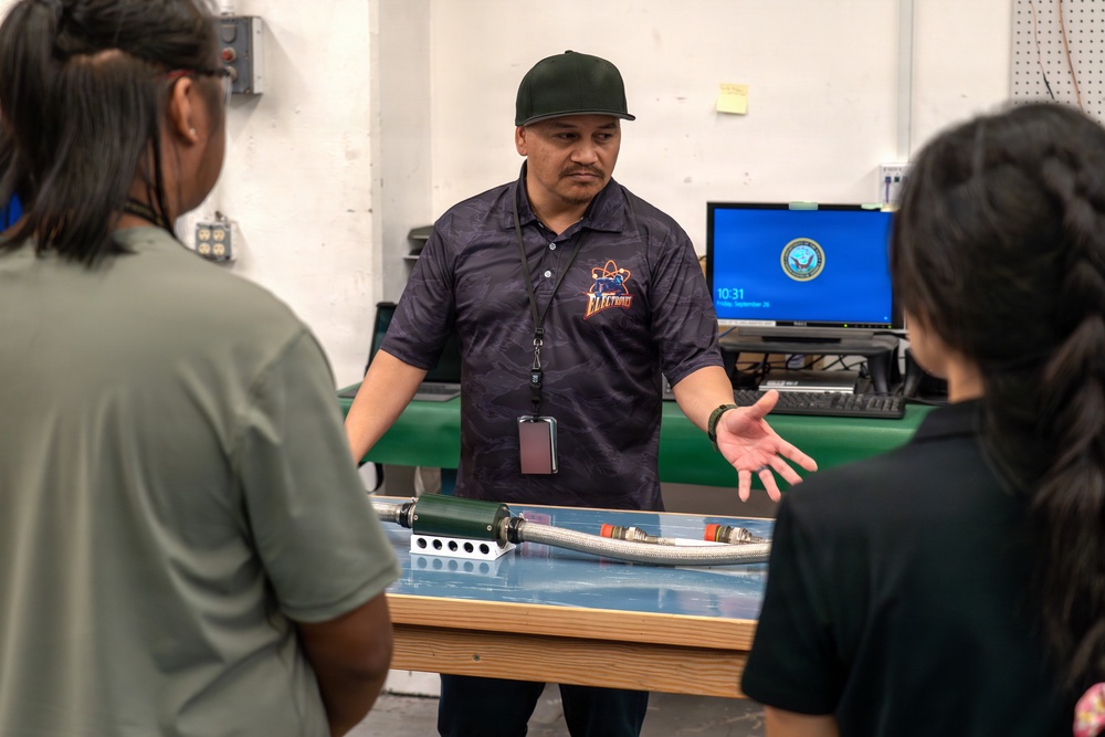 McKinley High School students tour PHNSY &amp; IMF