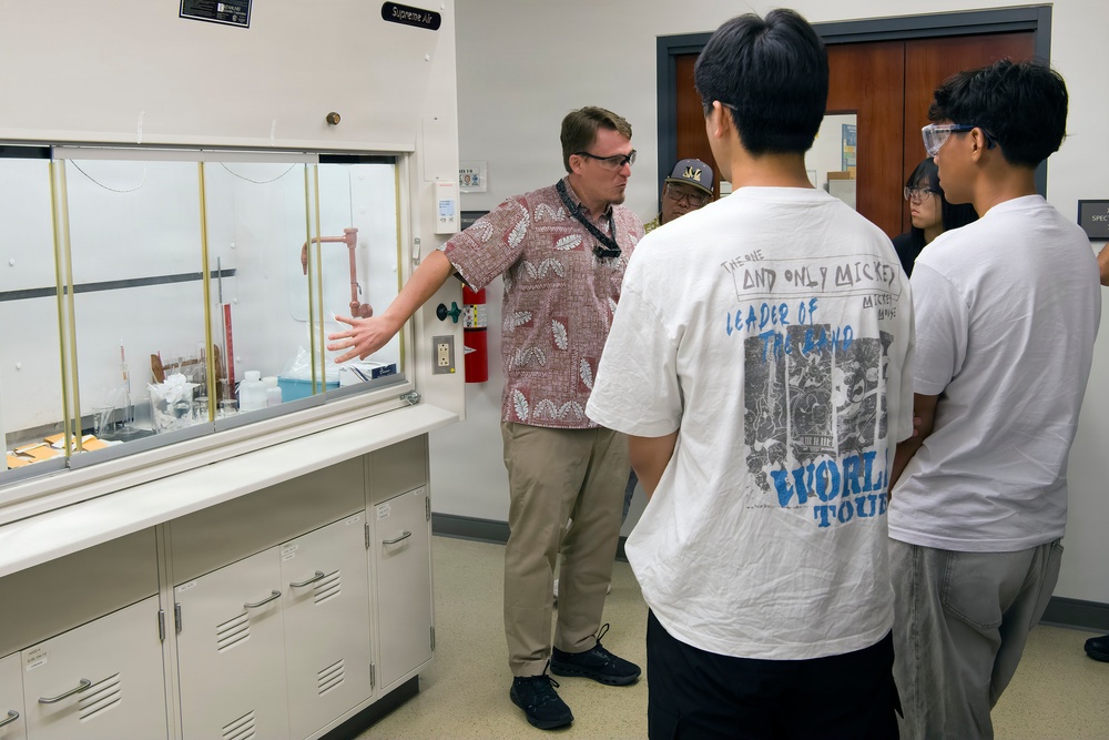 McKinley High School students tour PHNSY &amp; IMF