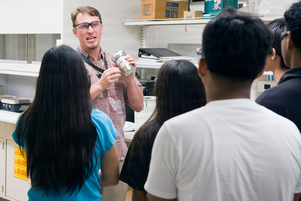 McKinley High School students tour PHNSY &amp; IMF