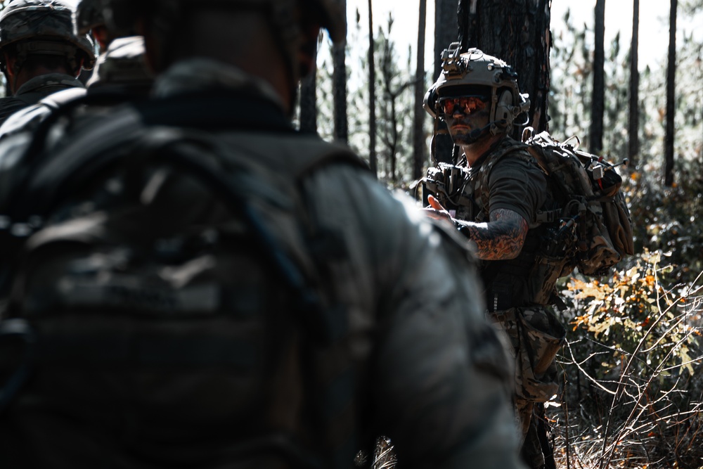 Special Operations Forces Train With Conventional Units During Validation Exercise