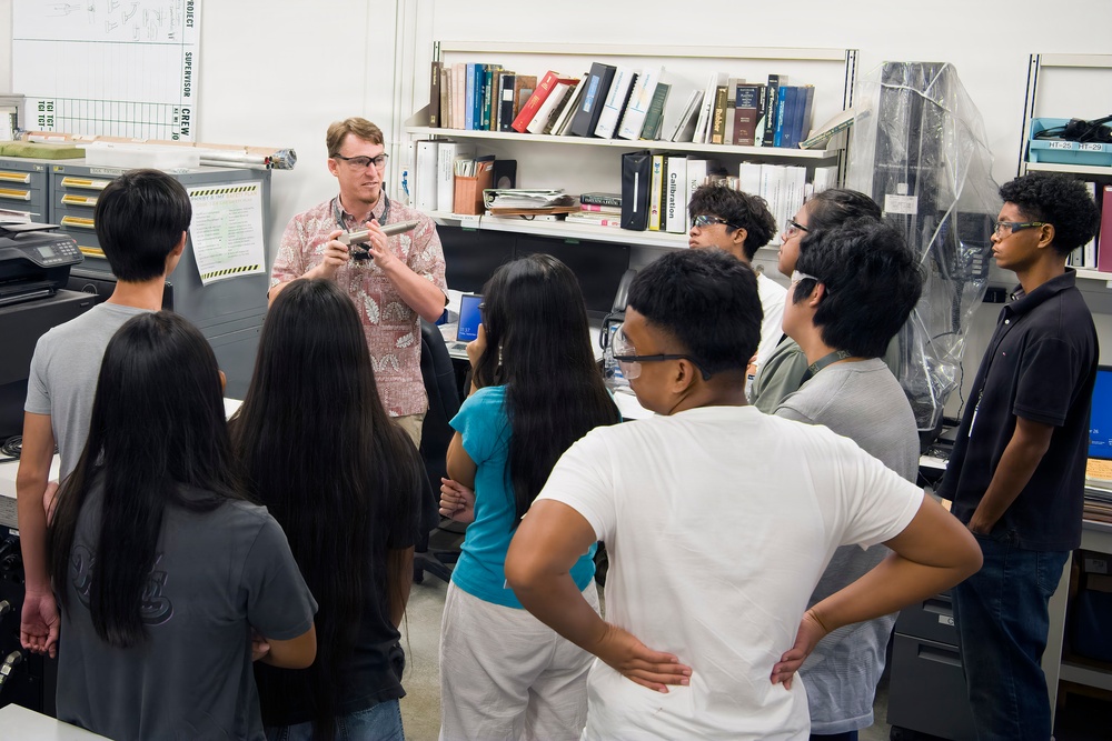 McKinley High School students tour PHNSY &amp; IMF