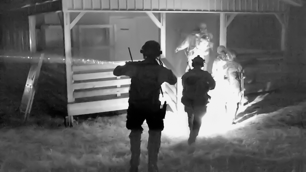 Special Operations Forces Train With Conventional Units During Validation Exercise