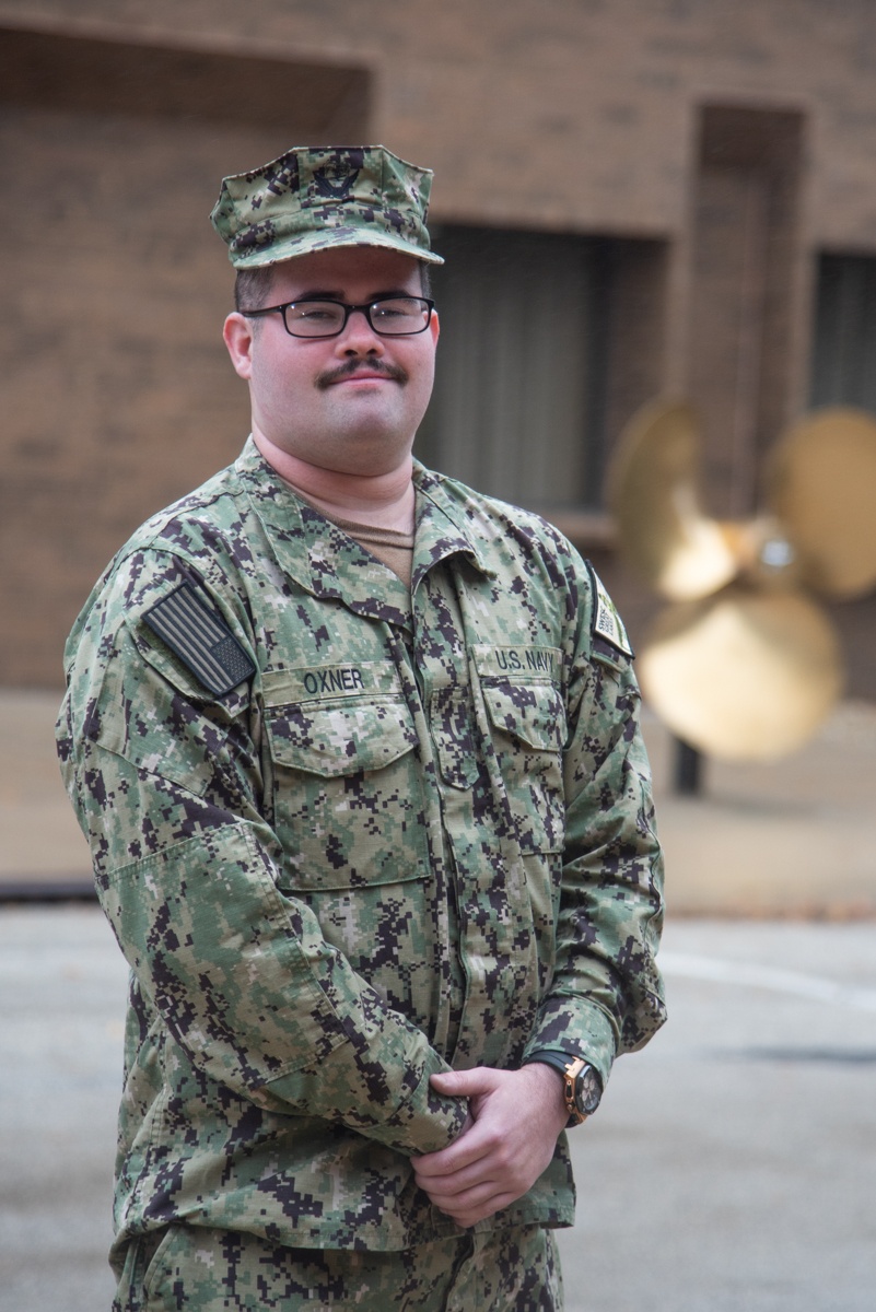 Surface Warfare Engineering Schools Command (SWESC) Great Lakes Sailors respond to overturned car on Veterans Day