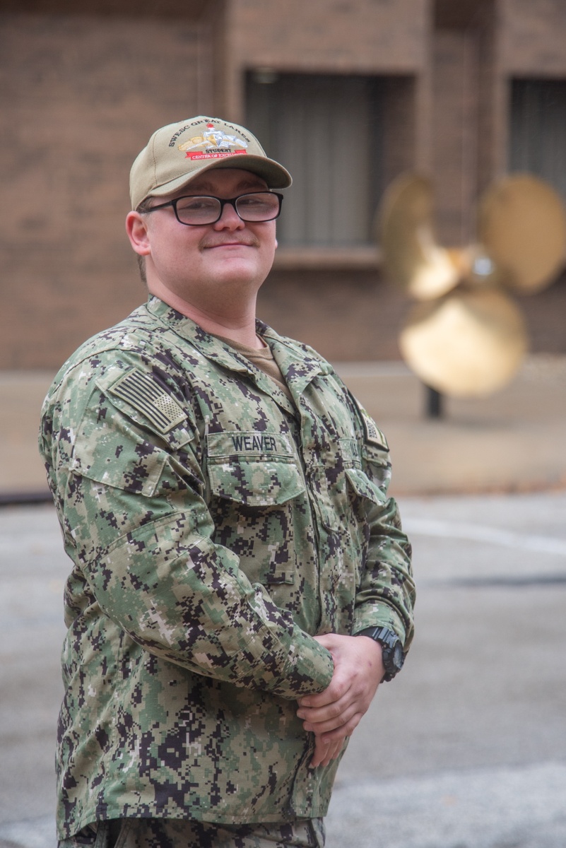 Surface Warfare Engineering Schools Command (SWESC) Great Lakes Sailors respond to overturned car on Veterans Day