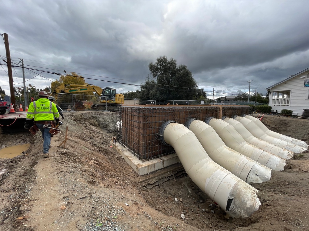 Rains pause work along Natomas Reach A, but pumping plant valve vault work continues