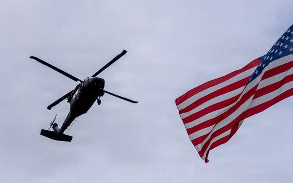 Black Hawks transport CSA to 25th ID