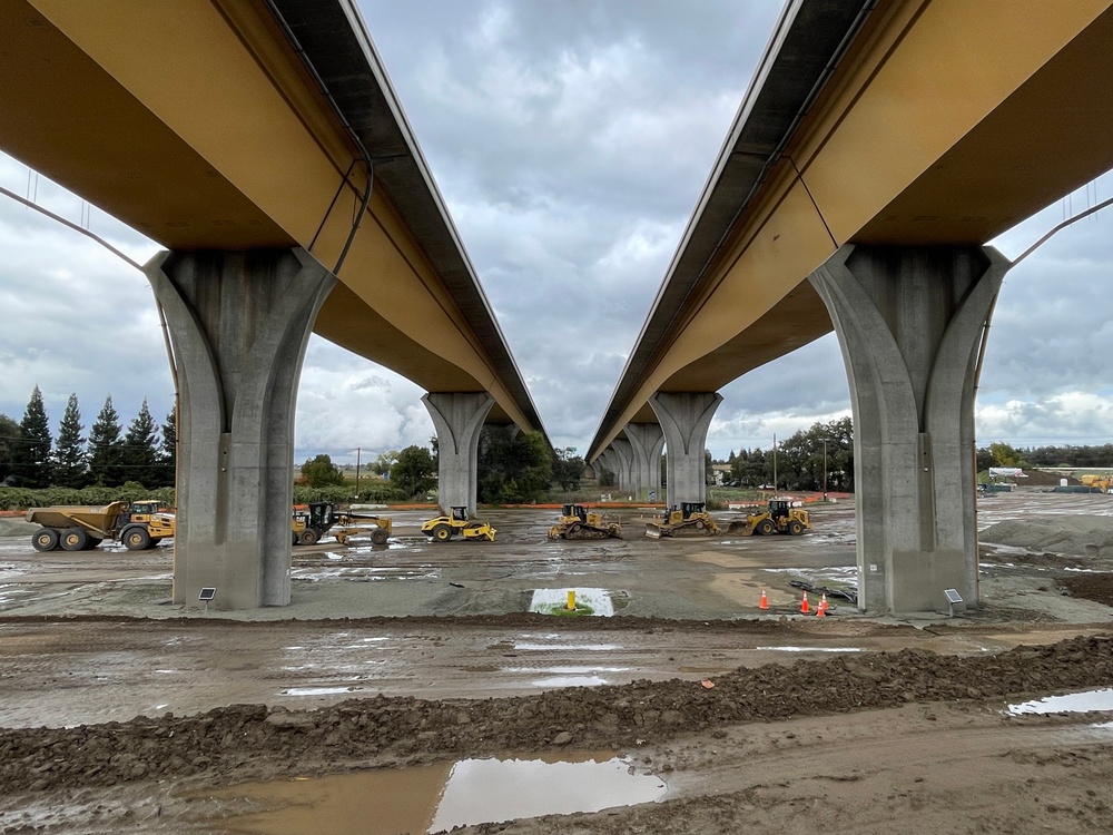 Rains pause work along Natomas Reach A, but pumping plant valve vault work continues