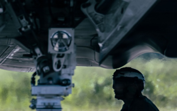 MAG-13 CO visits VMFA-225 in Puerto Rico