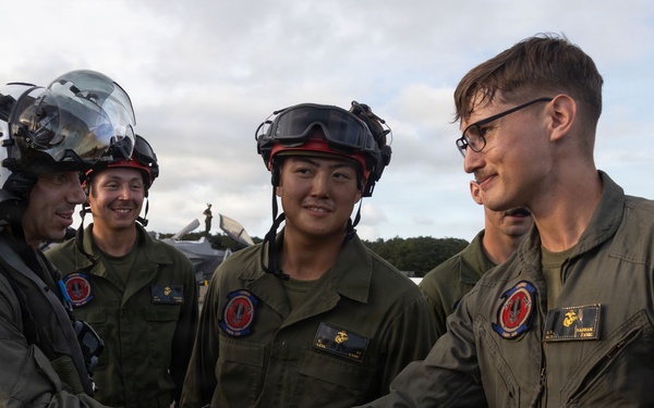 MAG-13 CO visits VMFA-225 in Puerto Rico