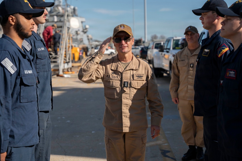Commander, U.S. 2nd Fleet Visits USS Cole, USS Ross