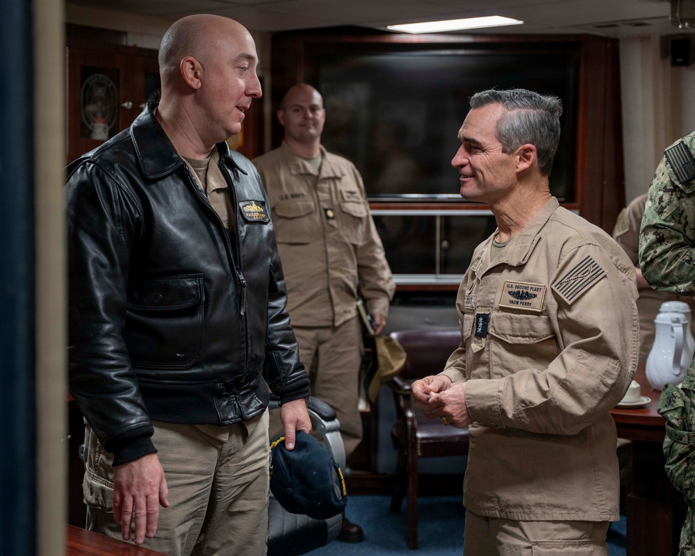 Commander, U.S. 2nd Fleet Visits USS Cole, USS Ross
