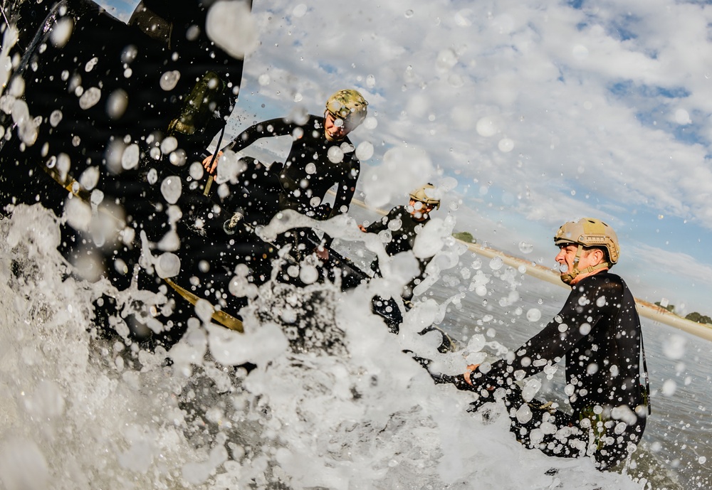 EODMU-11 Conducts Surf Passage Training