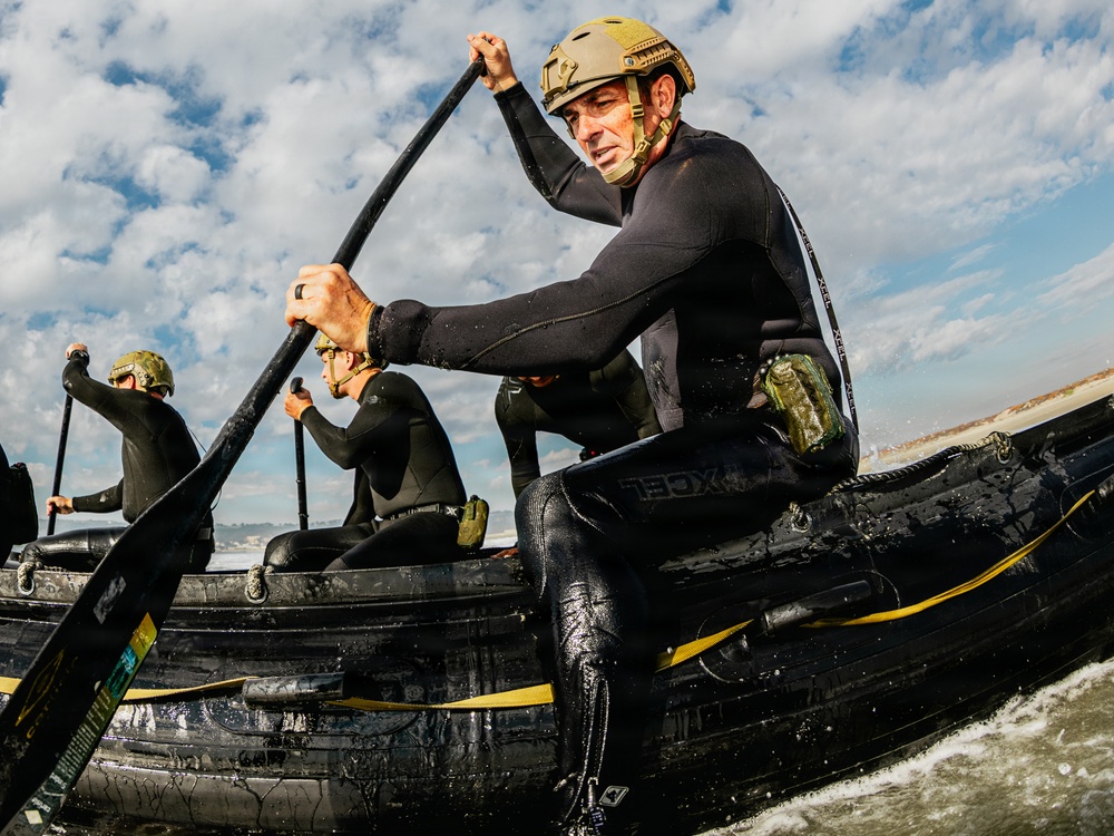 EODMU-11 Conducts Surf Passage Training