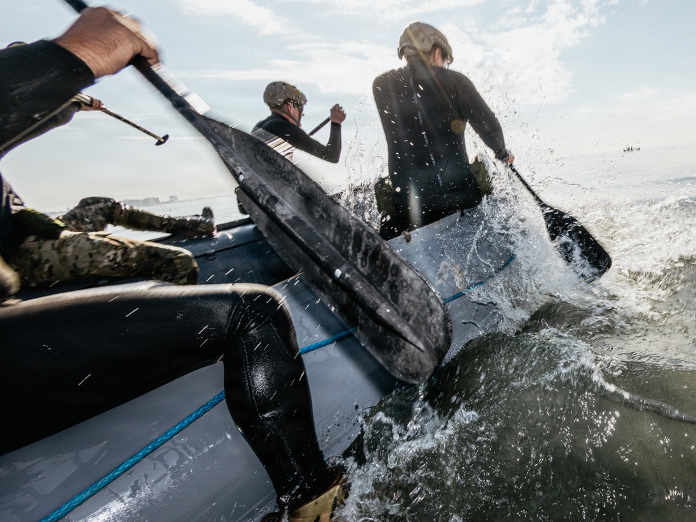 EODMU-11 Conducts Surf Passage Training
