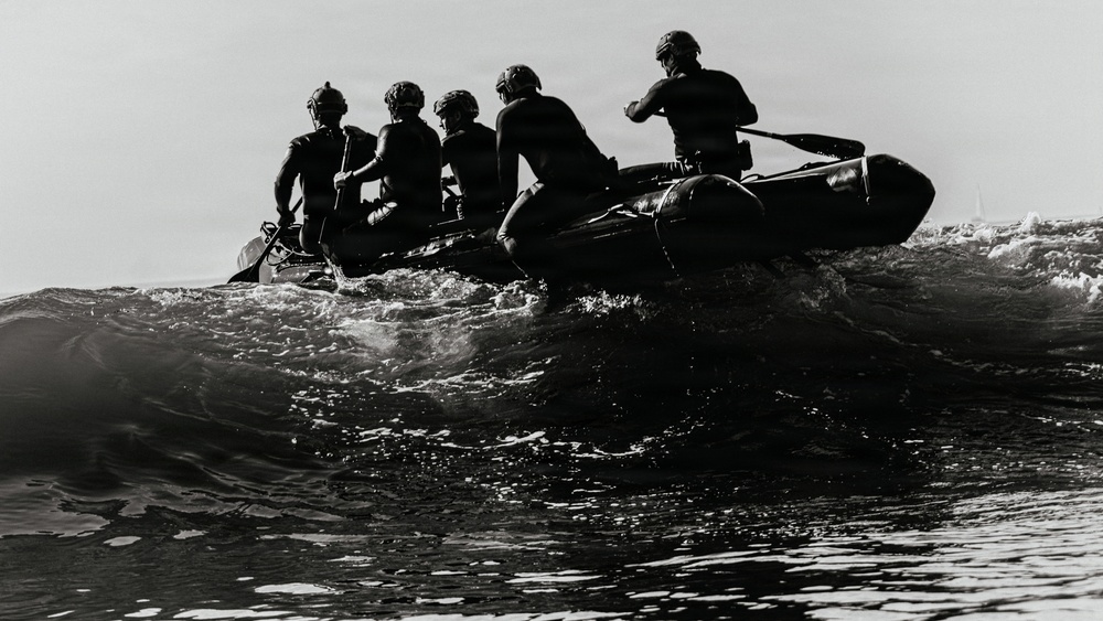 EODMU-11 Conducts Surf Passage Training