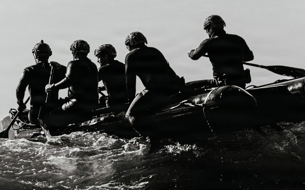 EODMU-11 Conducts Surf Passage Training