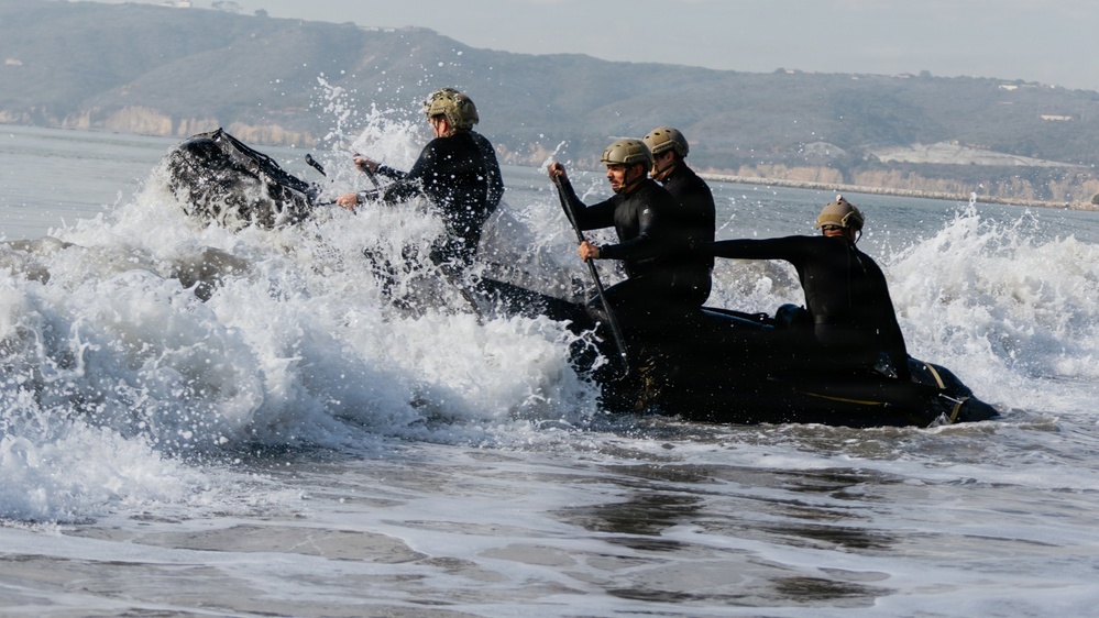 EODMU-11 Conducts Surf Passage Training