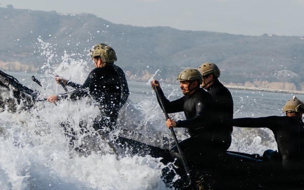 EODMU-11 Conducts Surf Passage Training