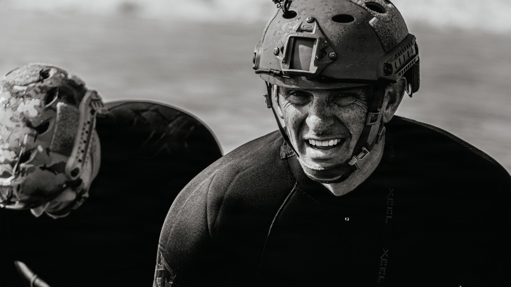 EODMU-11 Conducts Surf Passage Training