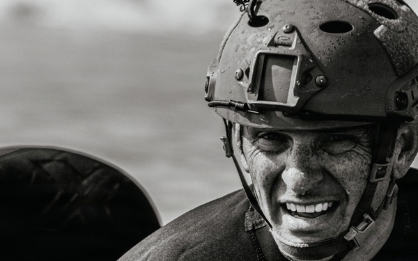 EODMU-11 Conducts Surf Passage Training