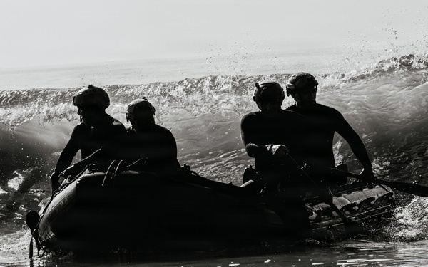 EODMU-11 Conducts Surf Passage Training