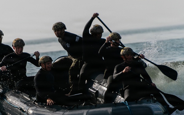 EODMU-11 Conducts Surf Passage Training