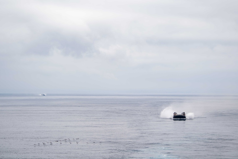 Boxer Conducts LCAC Operations